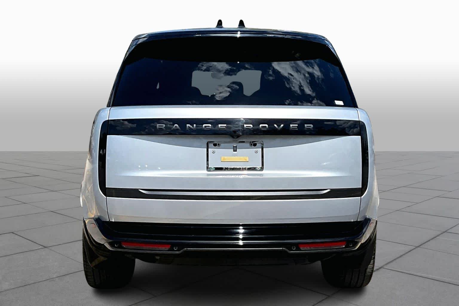 Used 2025 Hakuba Silver Metallic Land Rover SE image 8