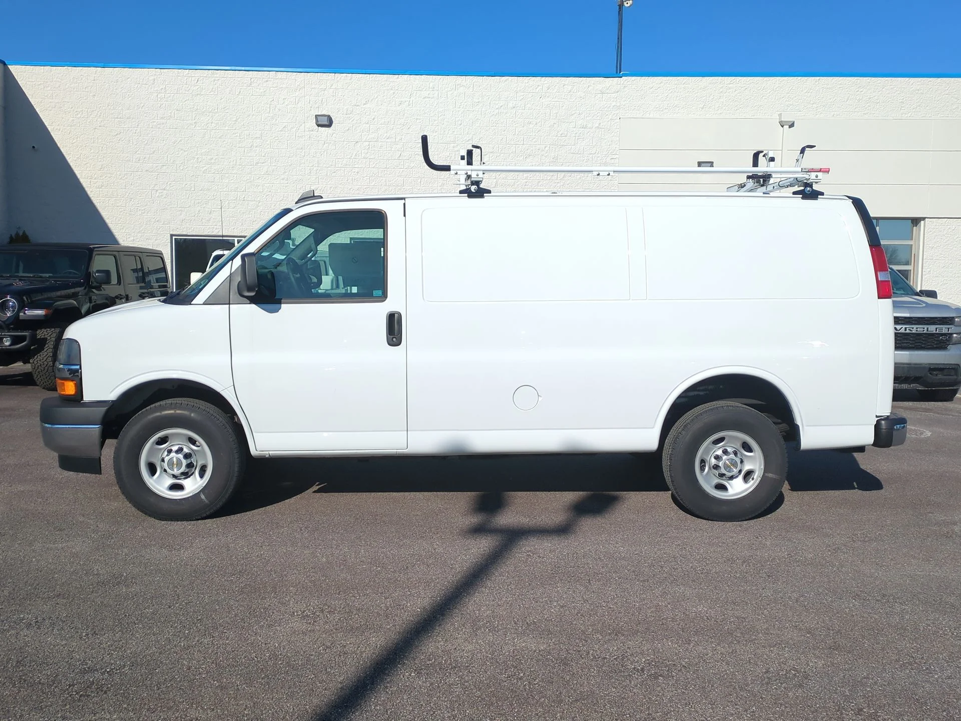 2024 Chevrolet Express Cargo Work Van - Photo 40