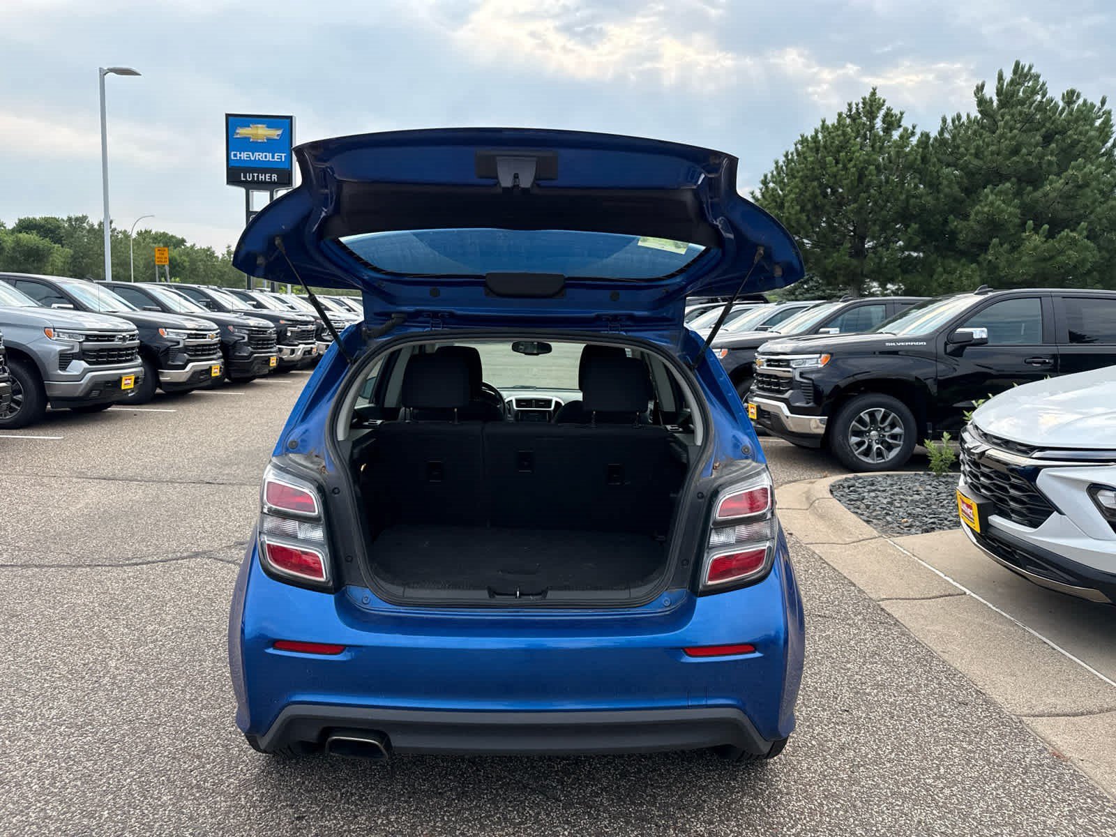 Used 2019 KINETIC BLUE METALLIC Chevrolet LT image 11