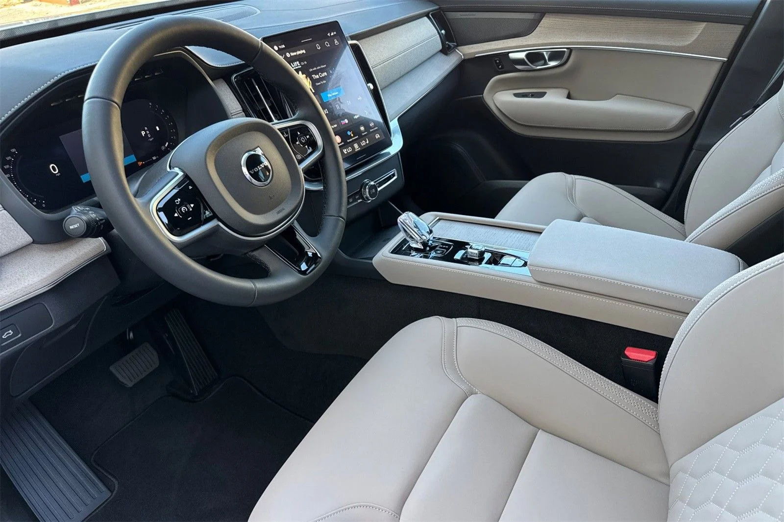 2026 Volvo XC90 Plus - Photo 11