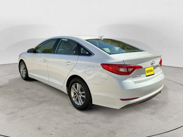Used 2016 White Hyundai SE image 7