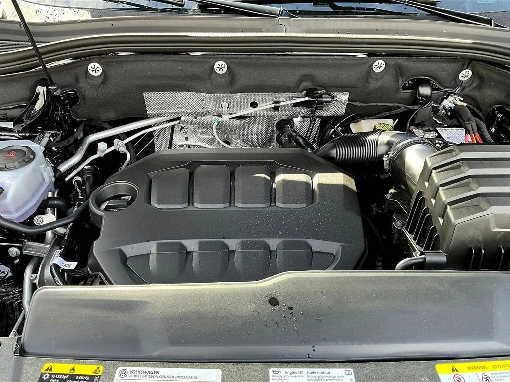 New 2026 Deep Black Pearl Volkswagen 2.0T SE image 12