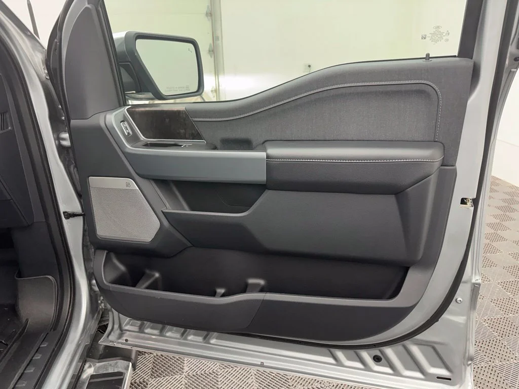 Used 2023 Silver Ford Lariat image 31