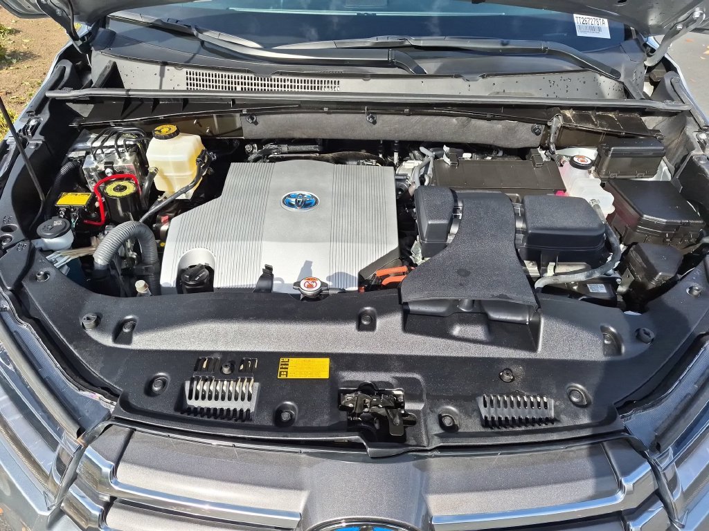 Used 2018 Silver Toyota Limited Platinum image 31