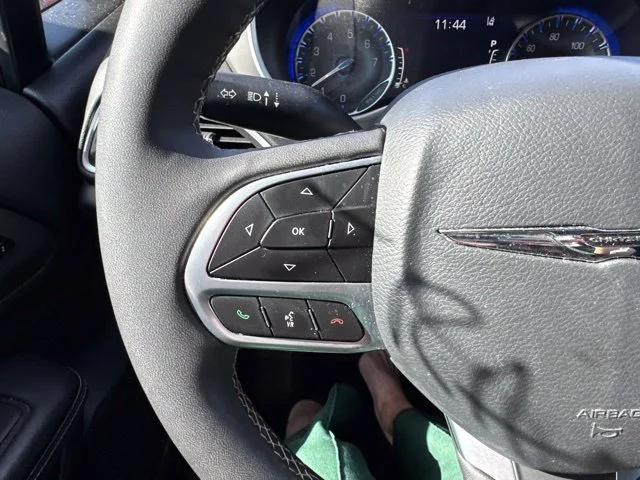 Used 2025 White Chrysler Select image 13
