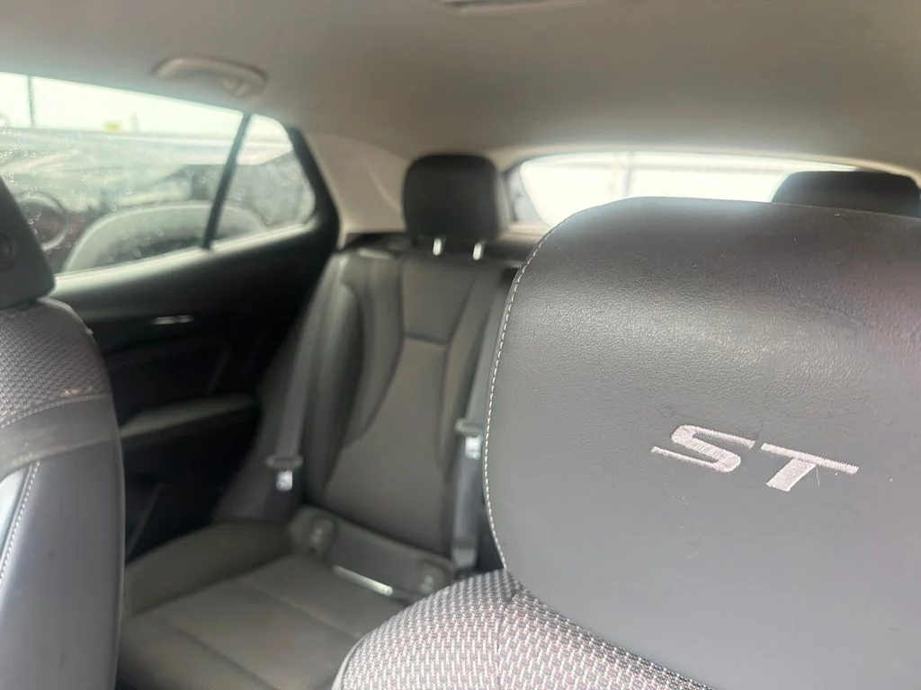 Used 2023  Buick Preferred image 12