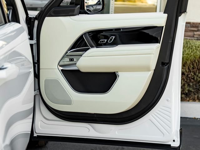 New 2026 Fuji White Land Rover SE image 37