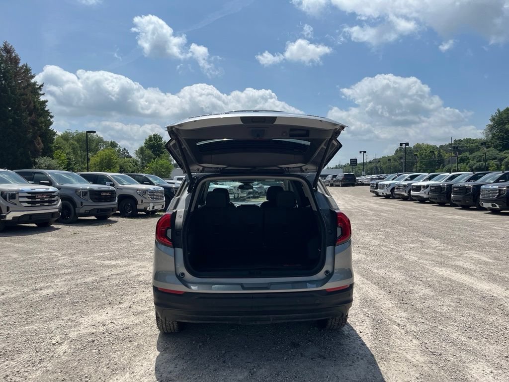 Used 2024 Sterling Metallic GMC SLE image 11
