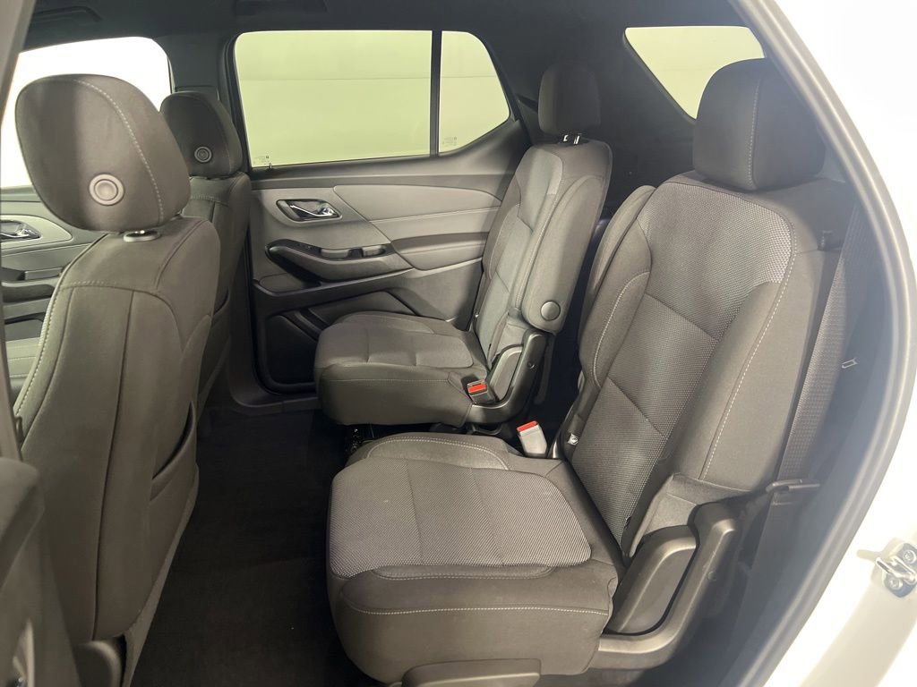 Used 2023 Iridescent Pearl Tricoat Chevrolet LT Cloth image 23