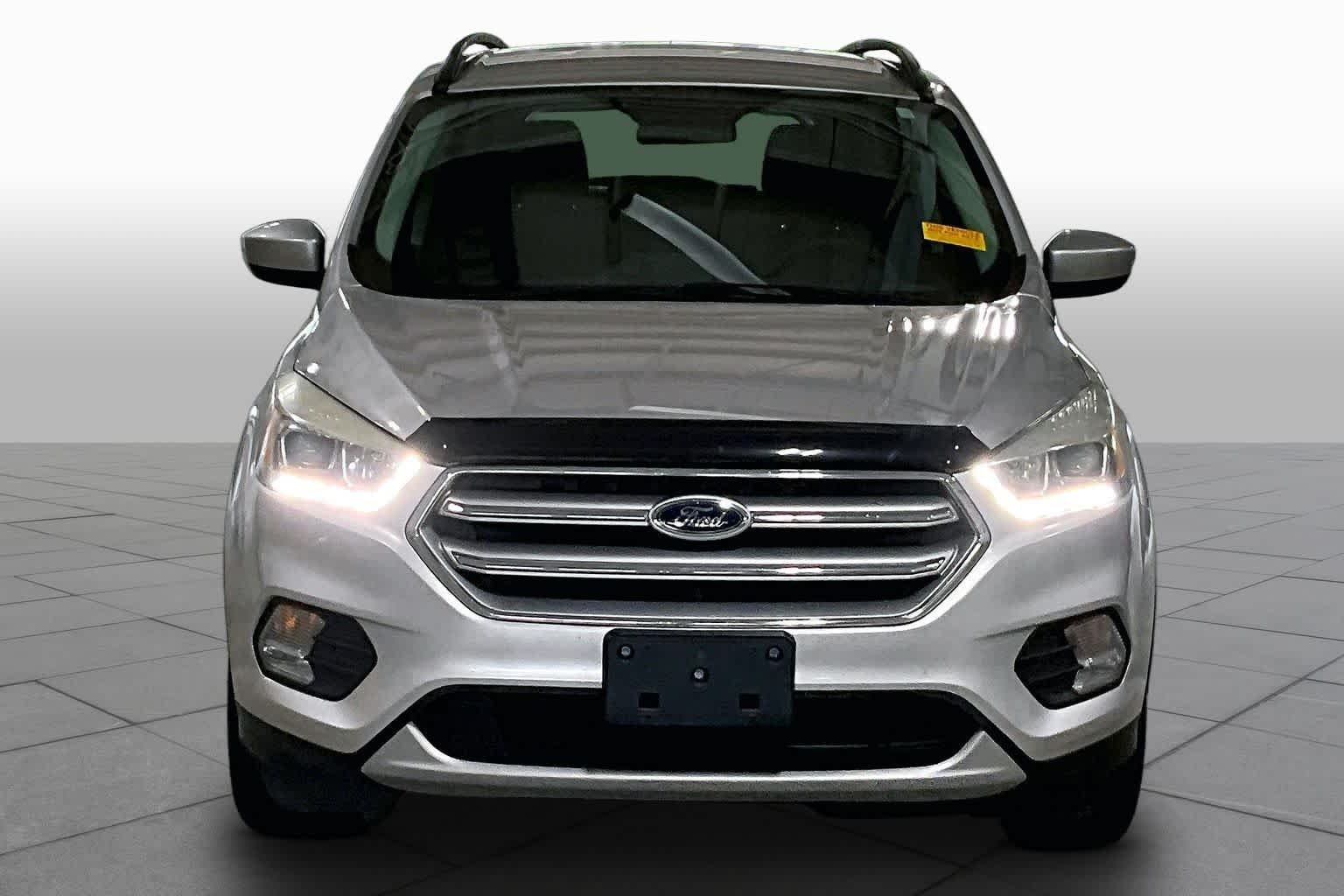 Used 2017 Ingot Silver Metallic Ford SE image 4