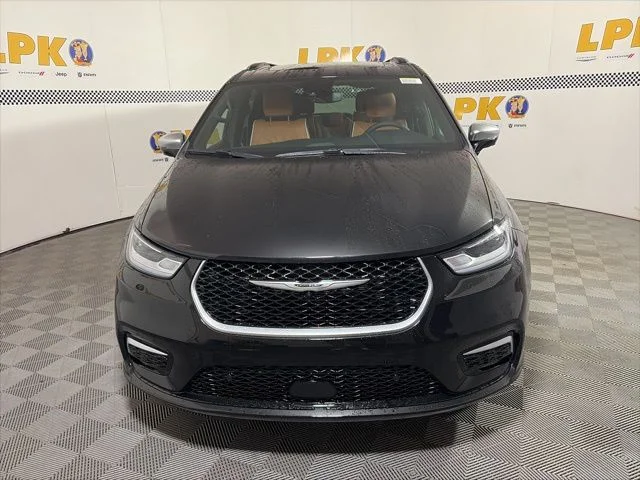 New 2026 Diamond Black Crystal Pearl-Coat Exterior Paint Chrysler Pinnacle image 11