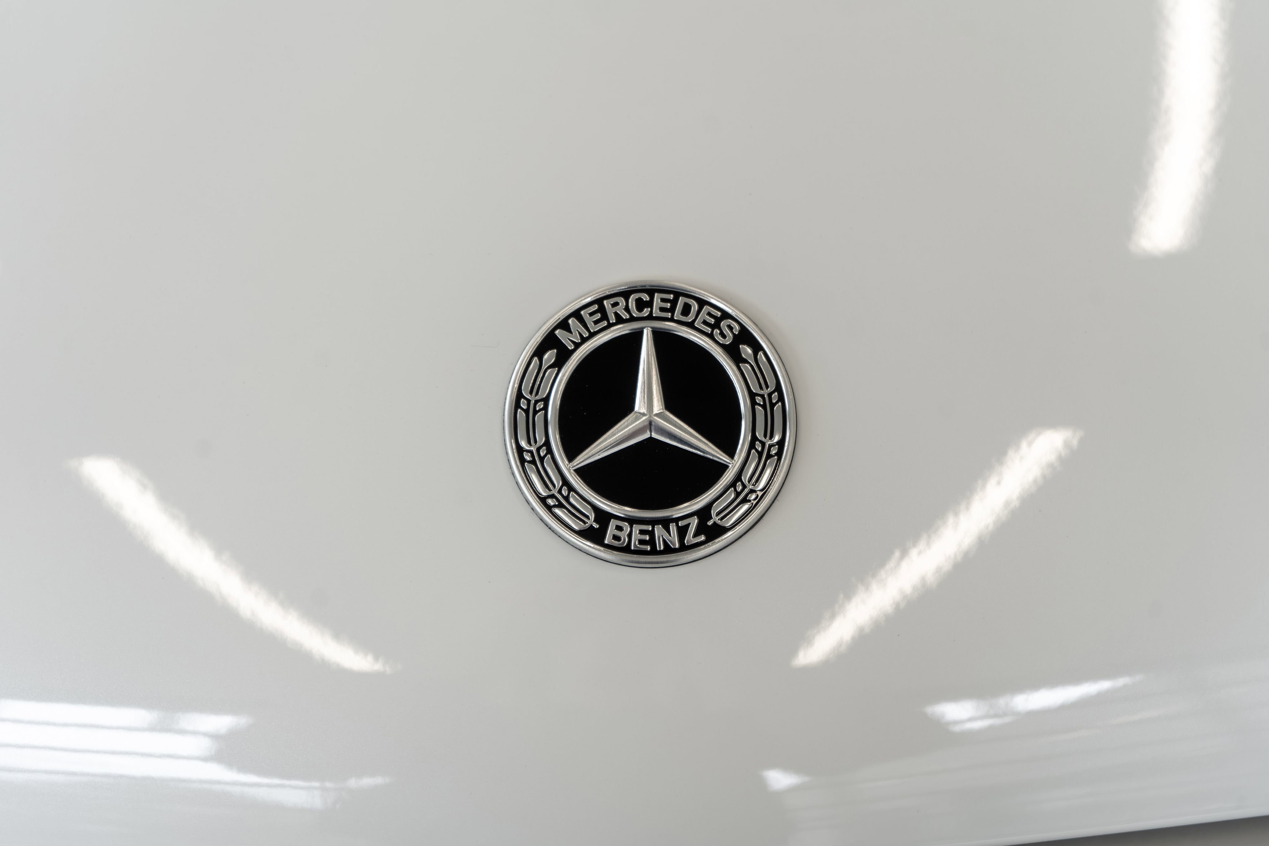 New 2026 MANUFAKTUR Moonlight White Metallic Mercedes-Benz GLS 450 image 41