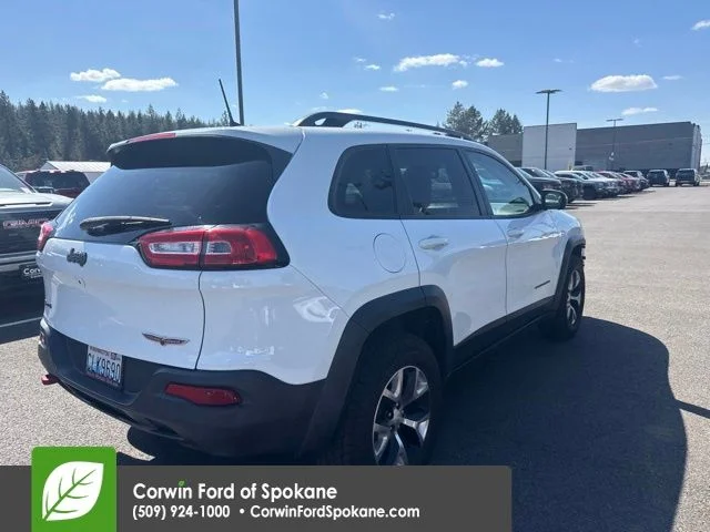 Used 2017 White Jeep Trailhawk image 5