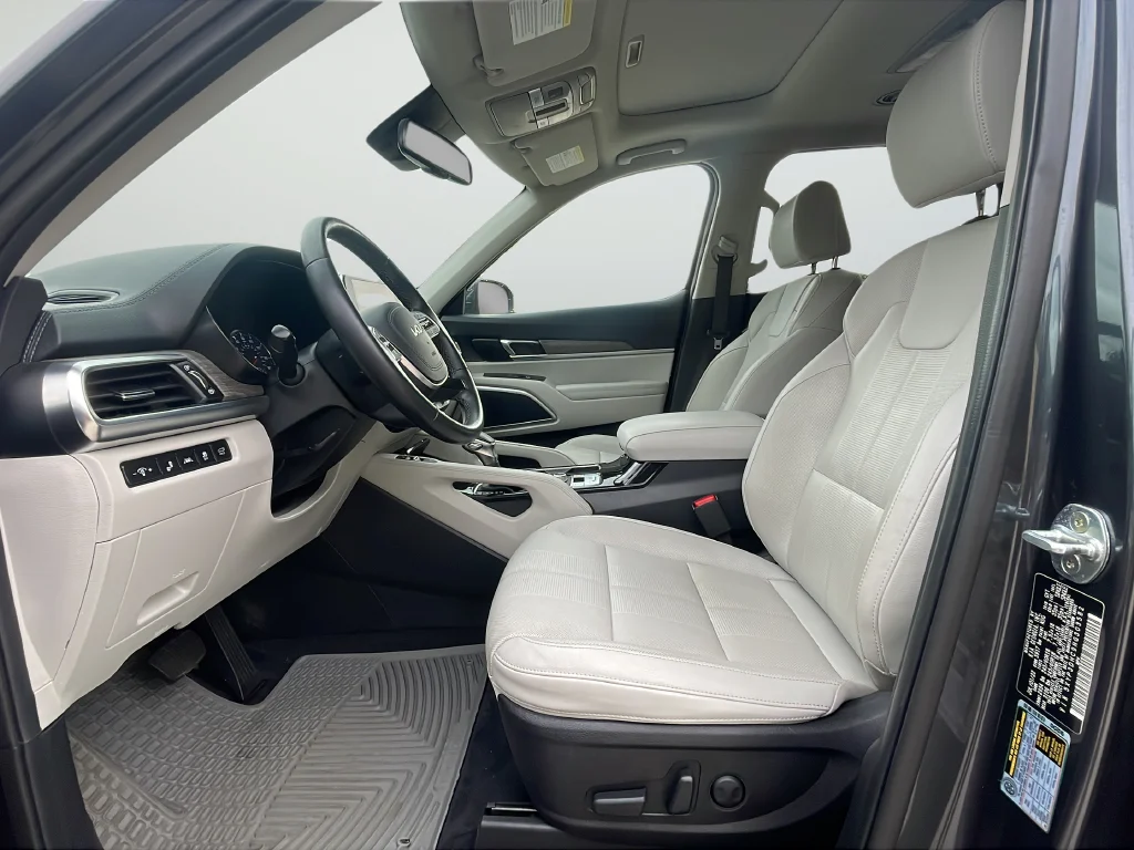 Used 2022 Gray Kia EX image 11