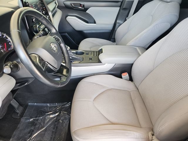 Used 2021 Black Toyota L image 4