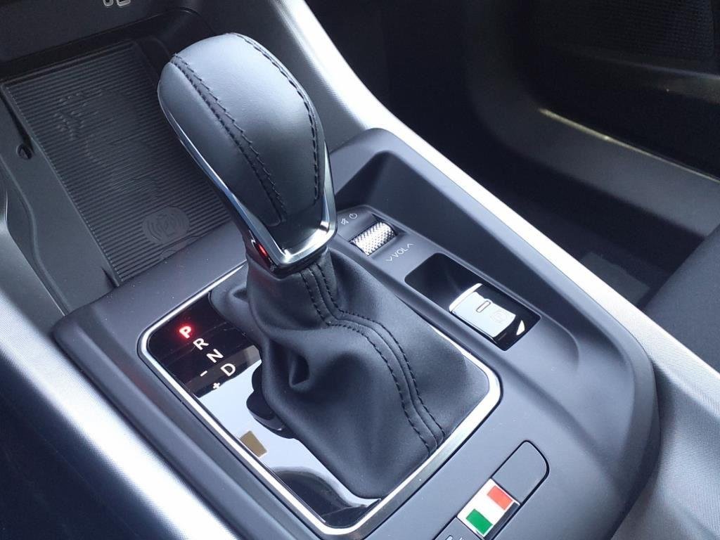 New 2025 Milano White Exterior Paint Alfa Romeo  image 12