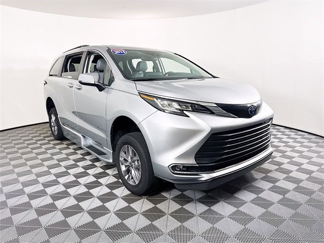 New 2025 Toyota Sienna XLE PLUS W/BRAUNABILITY (XI) POWER IN-FLOOR