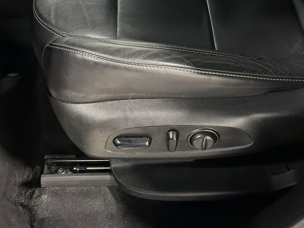 Used 2021 GRAPHITE METALLIC Chevrolet LT Leather image 24