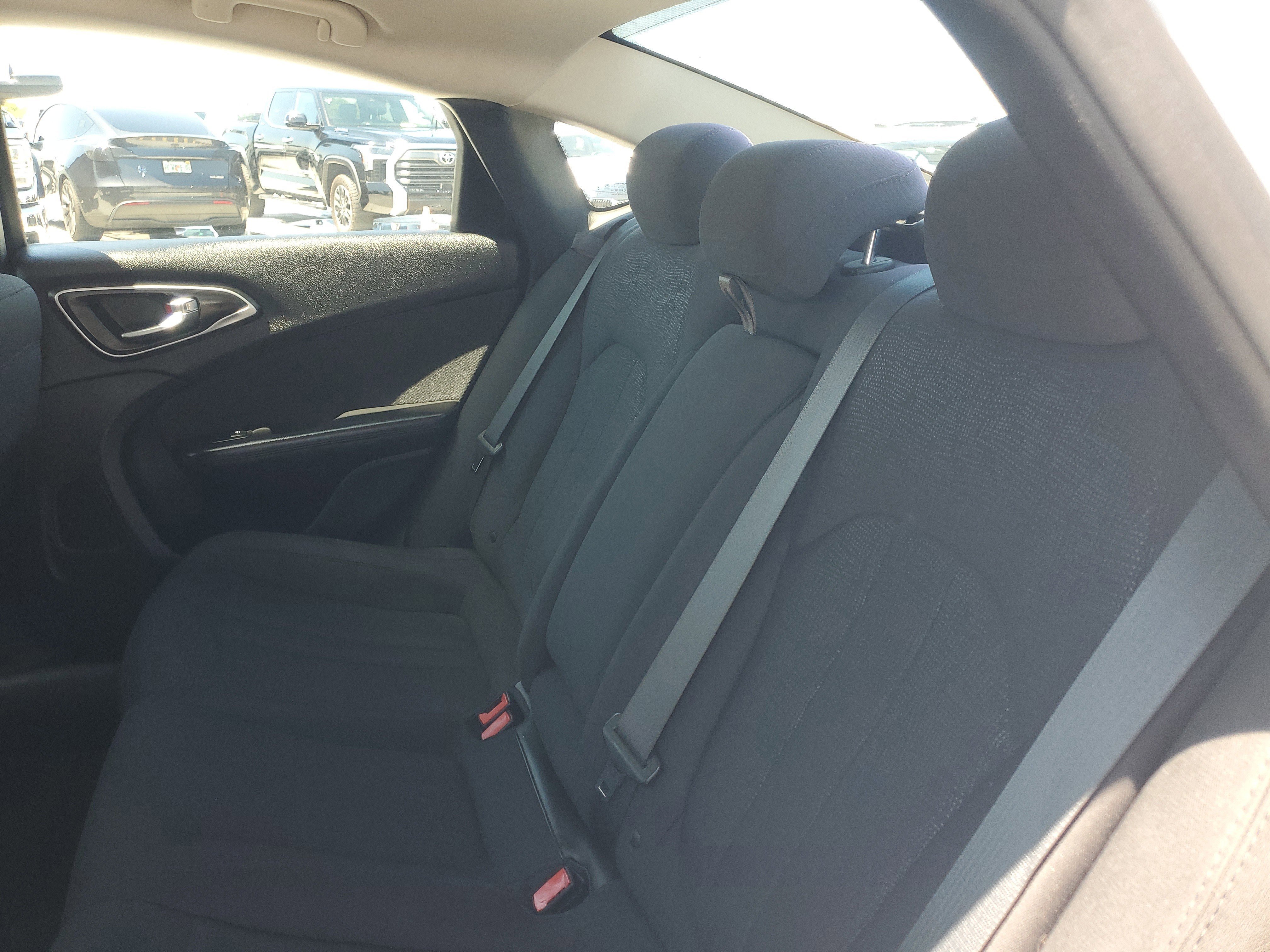 Used 2016 Bright White Clearcoat Chrysler LX image 17