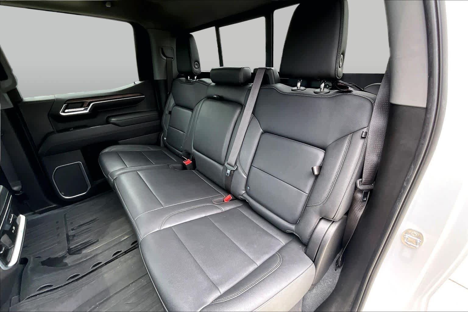Used 2022 White Frost Tricoat GMC SLT image 19
