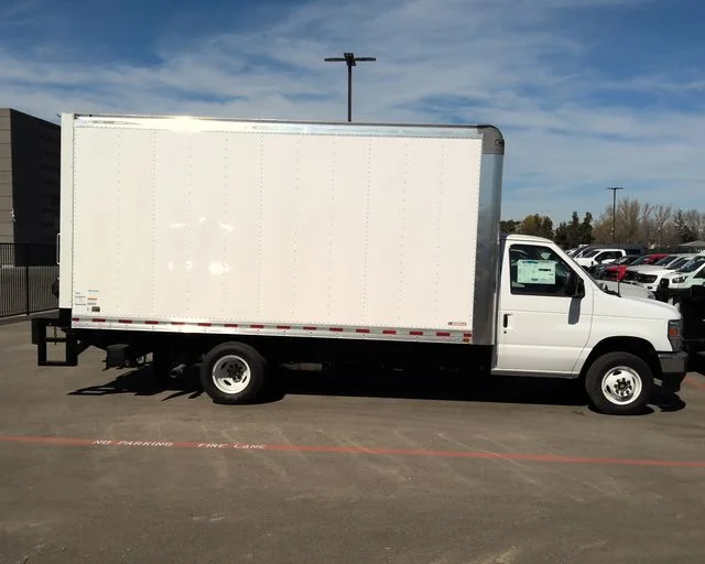 New 2026 Oxford White Ford Base image 6