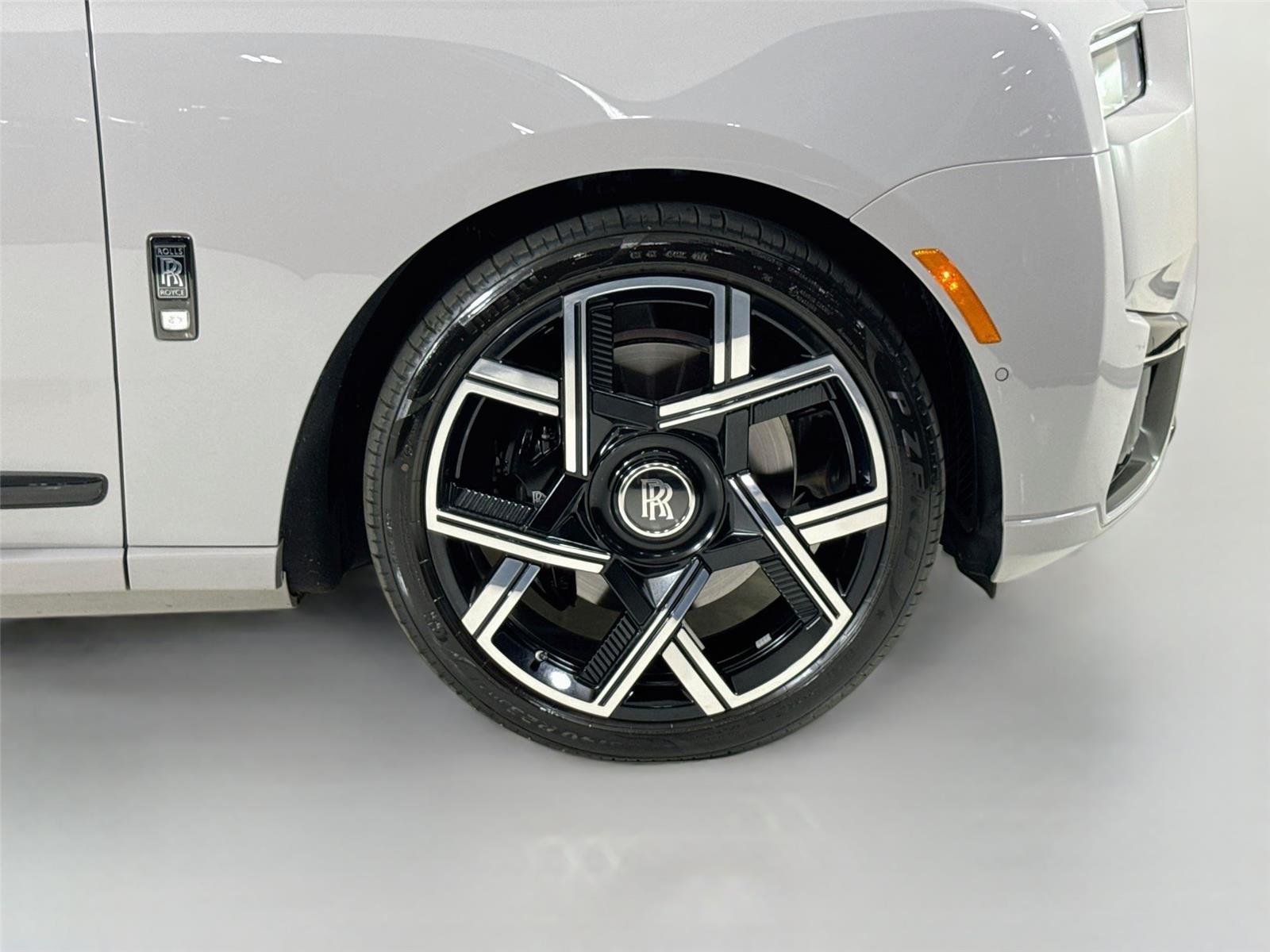 Used 2025 Tempest Gray Rolls-Royce Black Badge | Bespoke Audio | Starlight Roof image 44