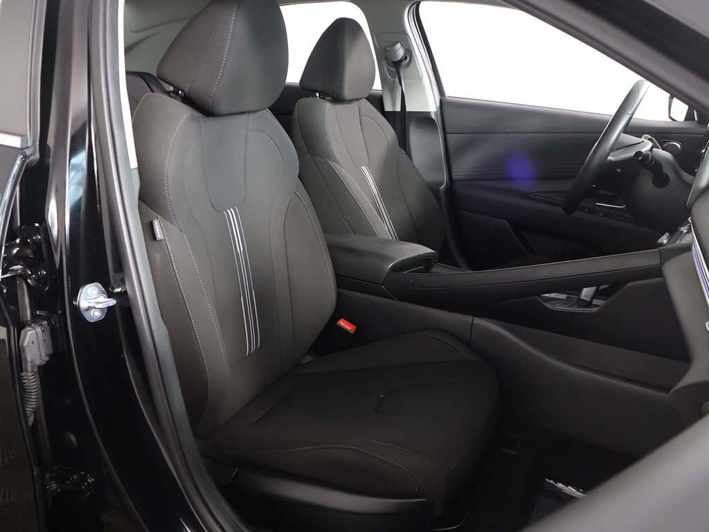 Used 2025 Black Hyundai SEL Convenience image 29