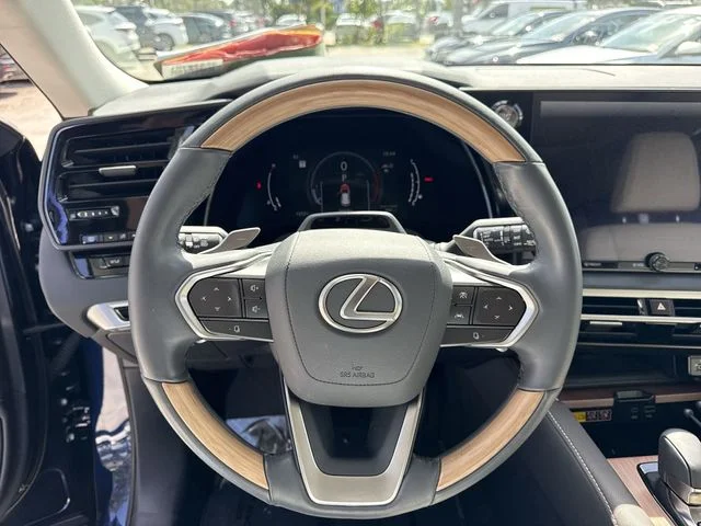 Used 2024  Lexus 350 Luxury image 14