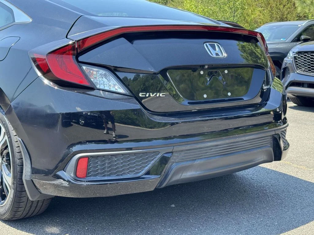 Used 2016  Honda Touring image 11