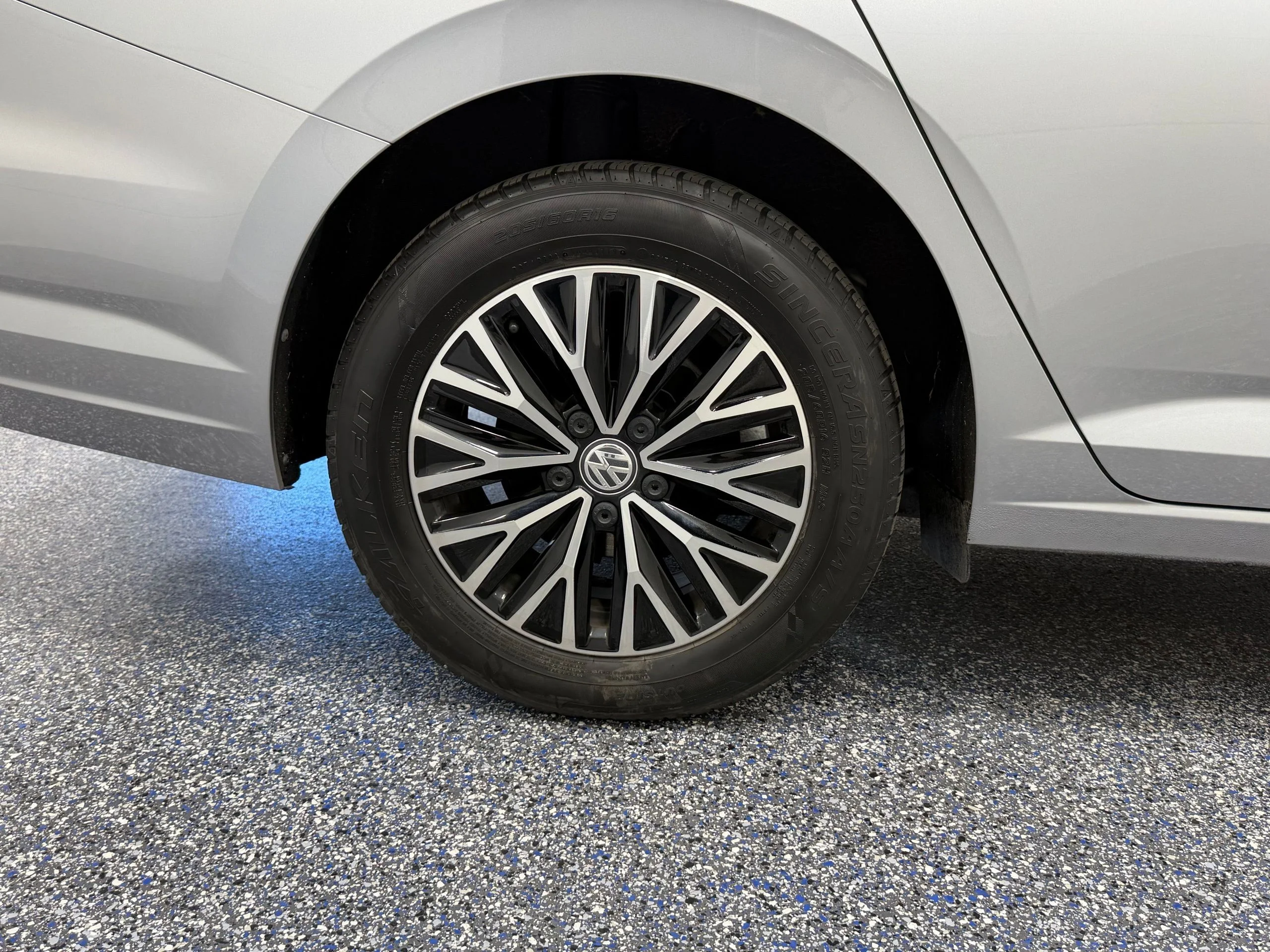 Used 2019 Silver Volkswagen SEL image 13
