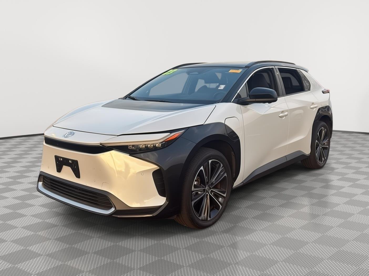 Used 2023 Wind Chill Pearl w/Black Roof Toyota Limited image 9