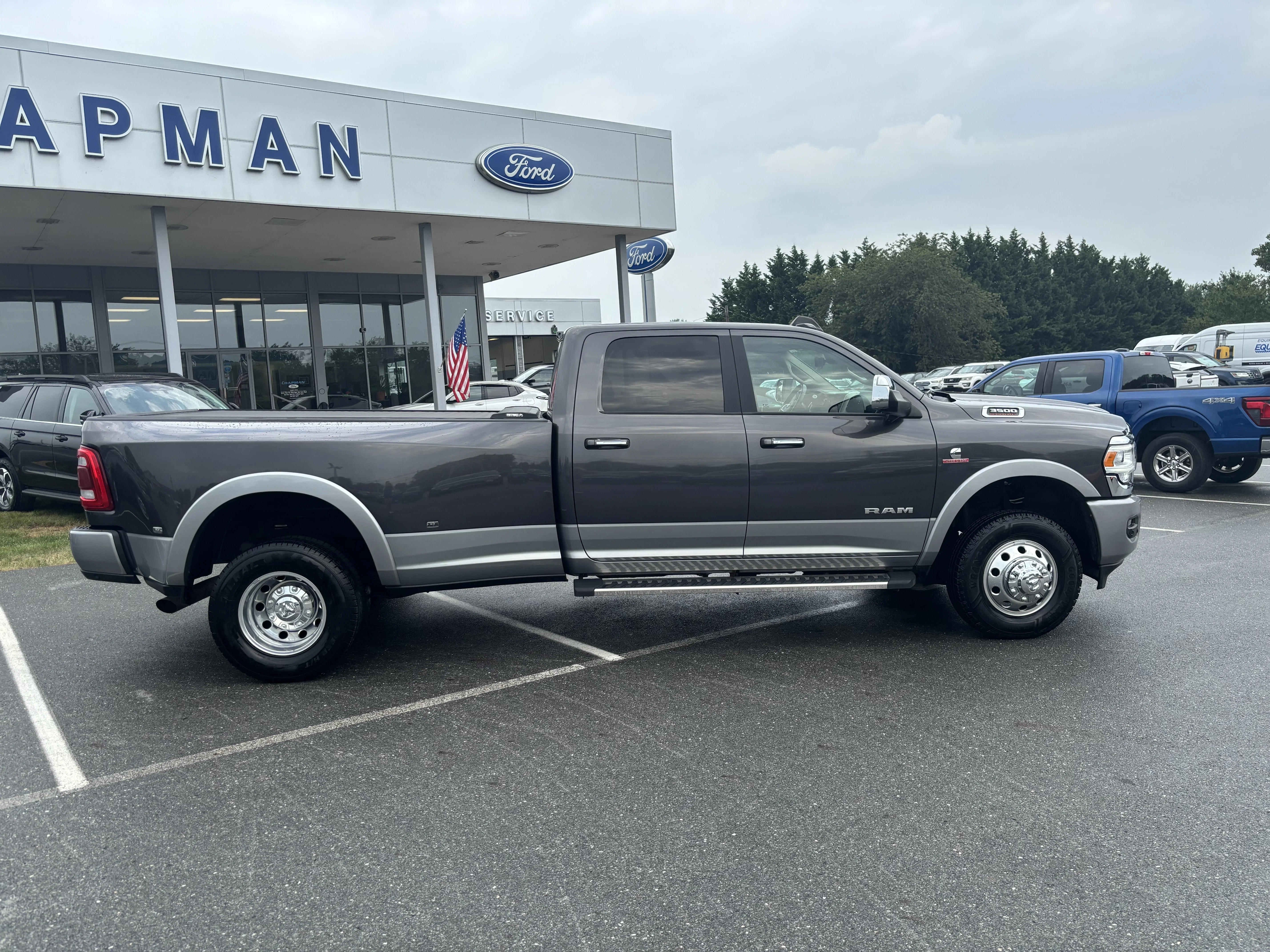 Used 2021 Granite Crystal Clearcoat Metallic Ram Laramie image 8