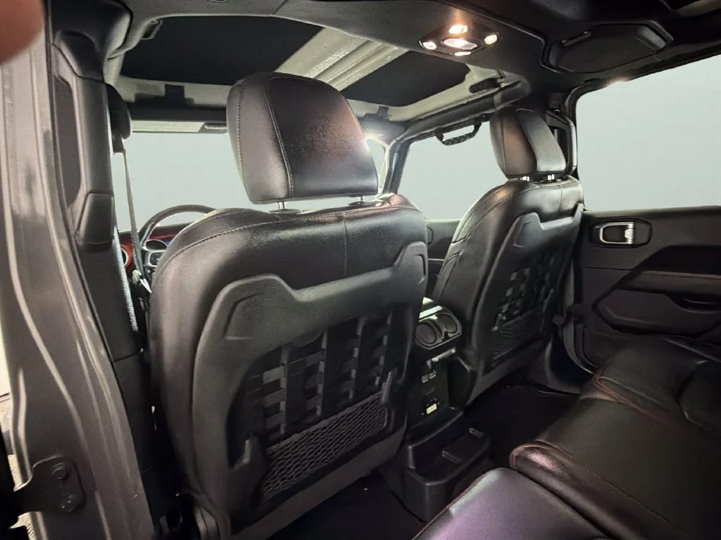 Used 2021  Jeep Unlimited Rubicon image 24