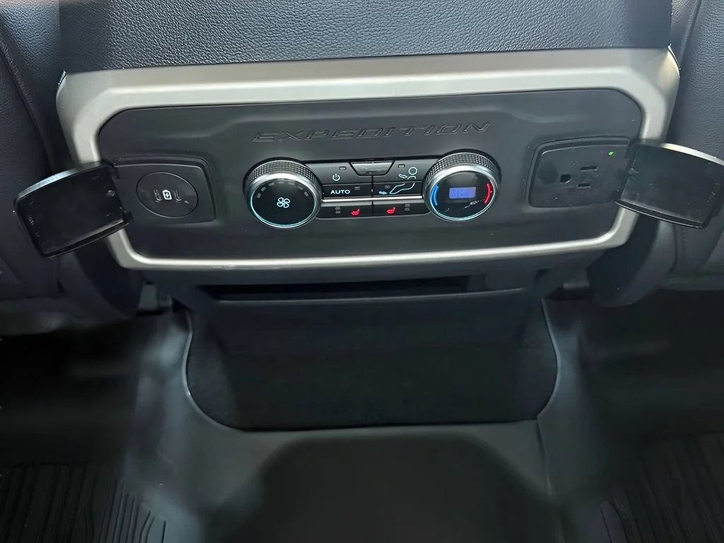 Used 2024  Ford Limited image 30