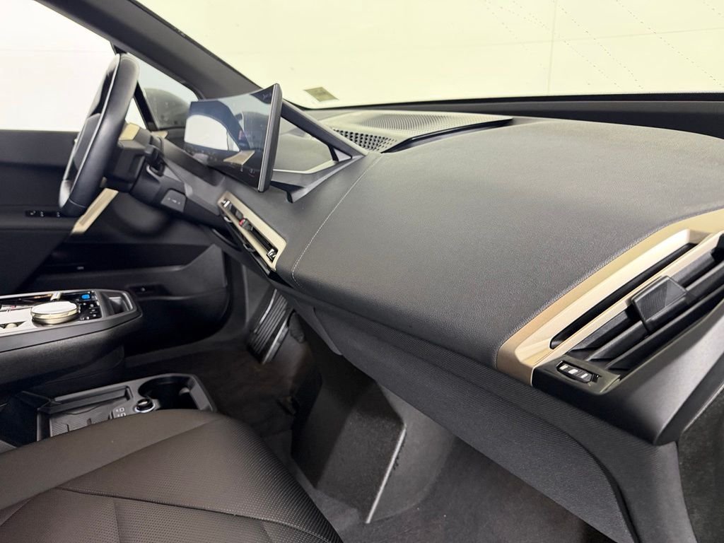 Used 2023 White BMW xDrive50 image 31