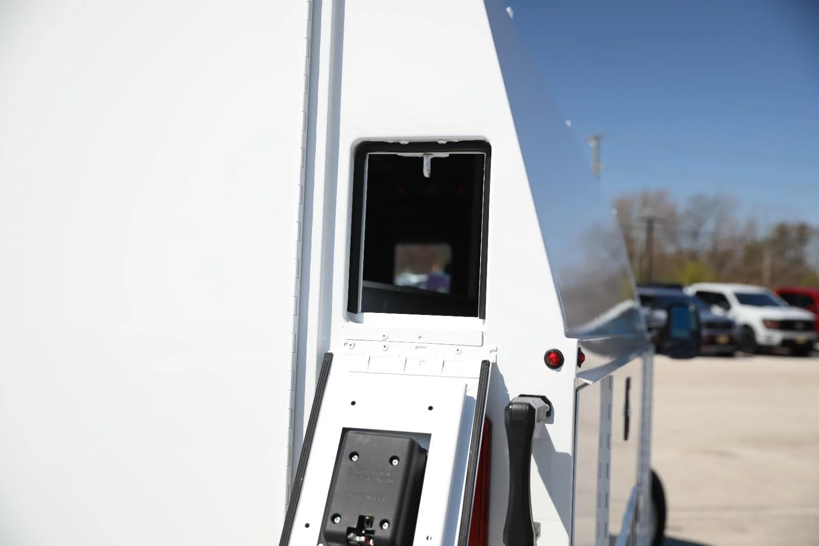 New 2026 Oxford White Ford E-350 SRW image 17