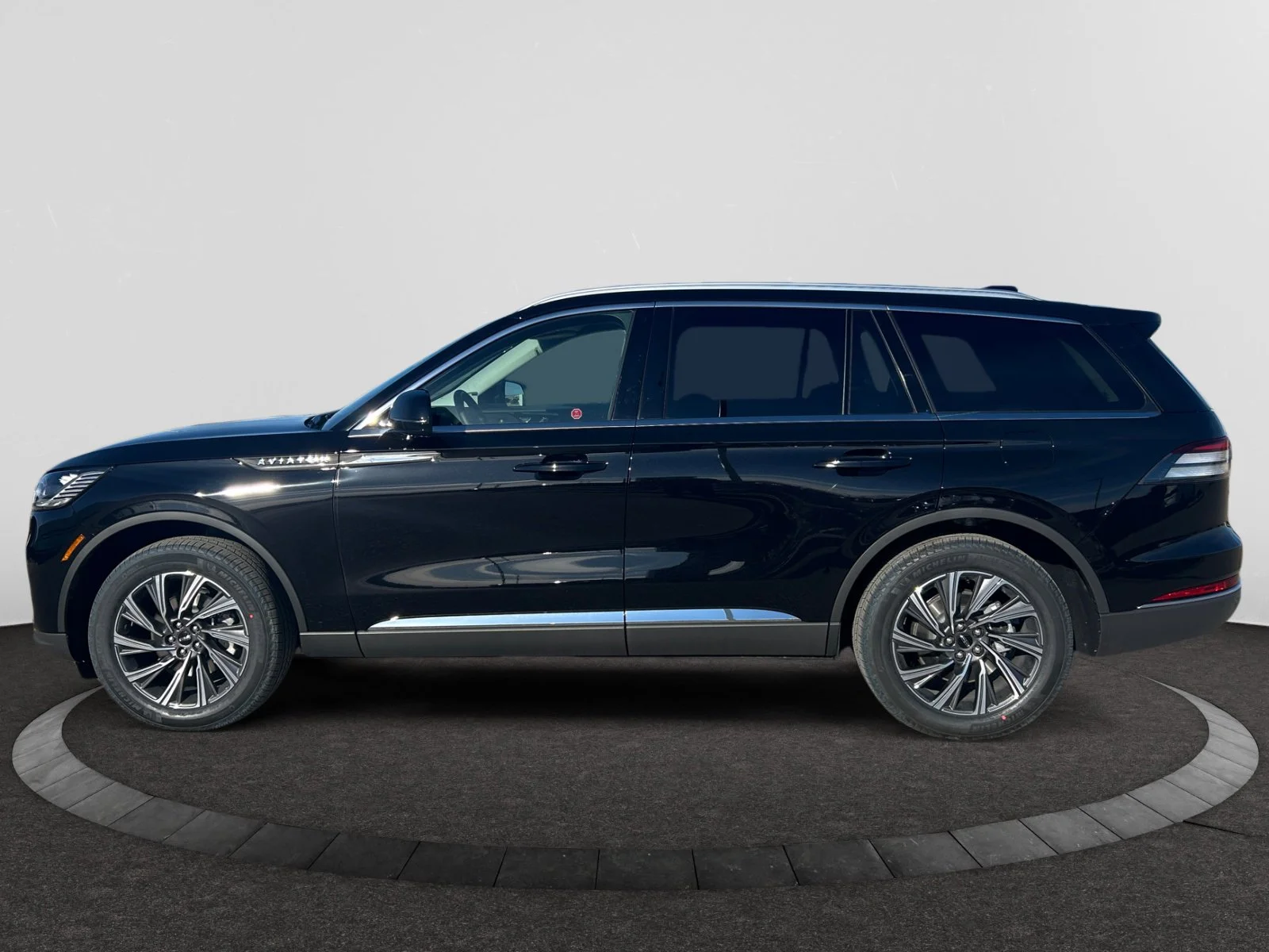 New 2026 Infinite Black Metallic Clearcoat Lincoln Premiere image 2