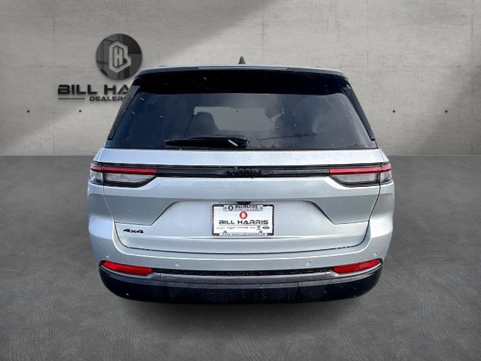 New 2026 Silver Zynith Exterior Paint Jeep Laredo Altitude image 7