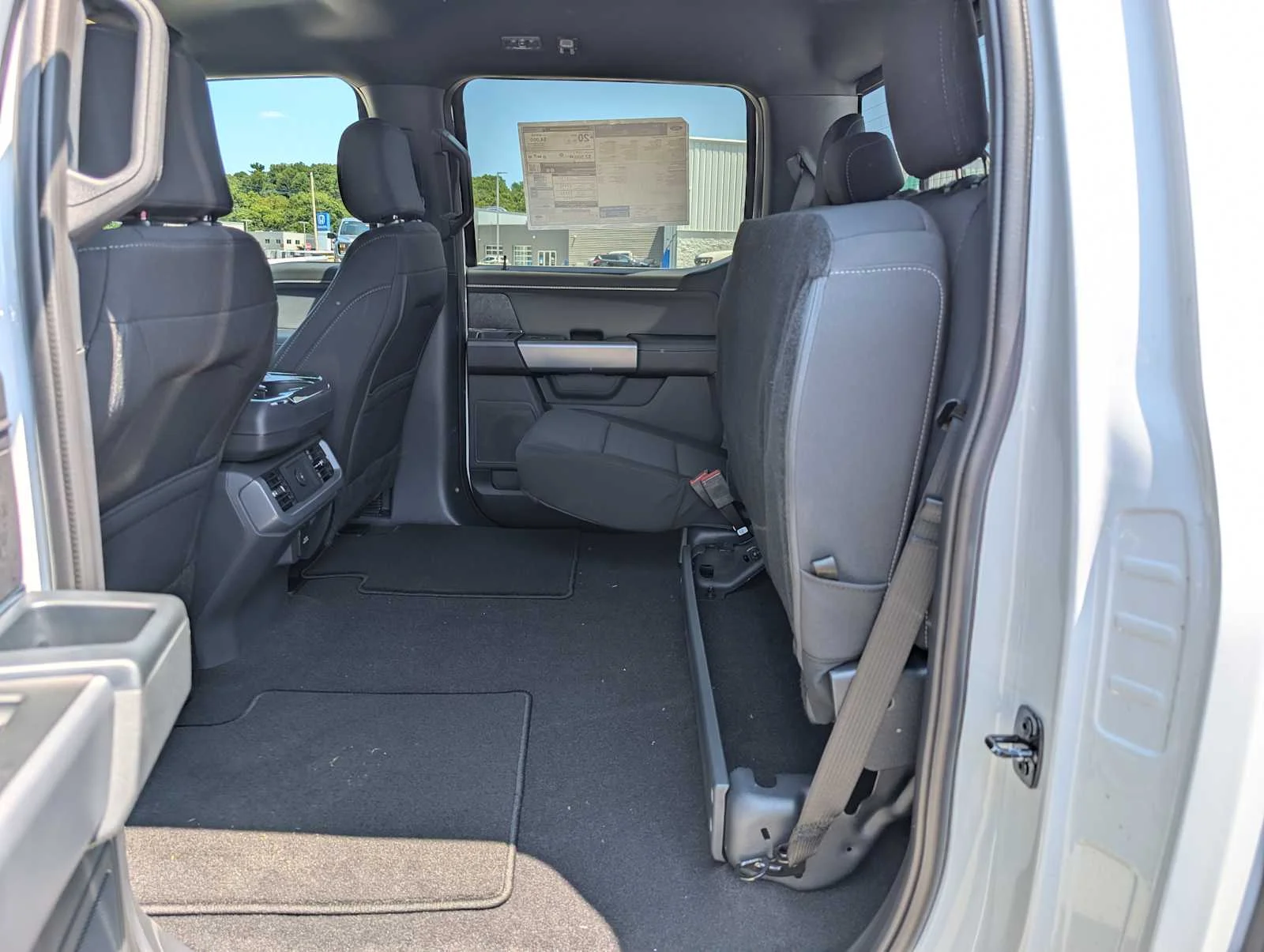 New 2026 Oxford White Ford XLT image 17