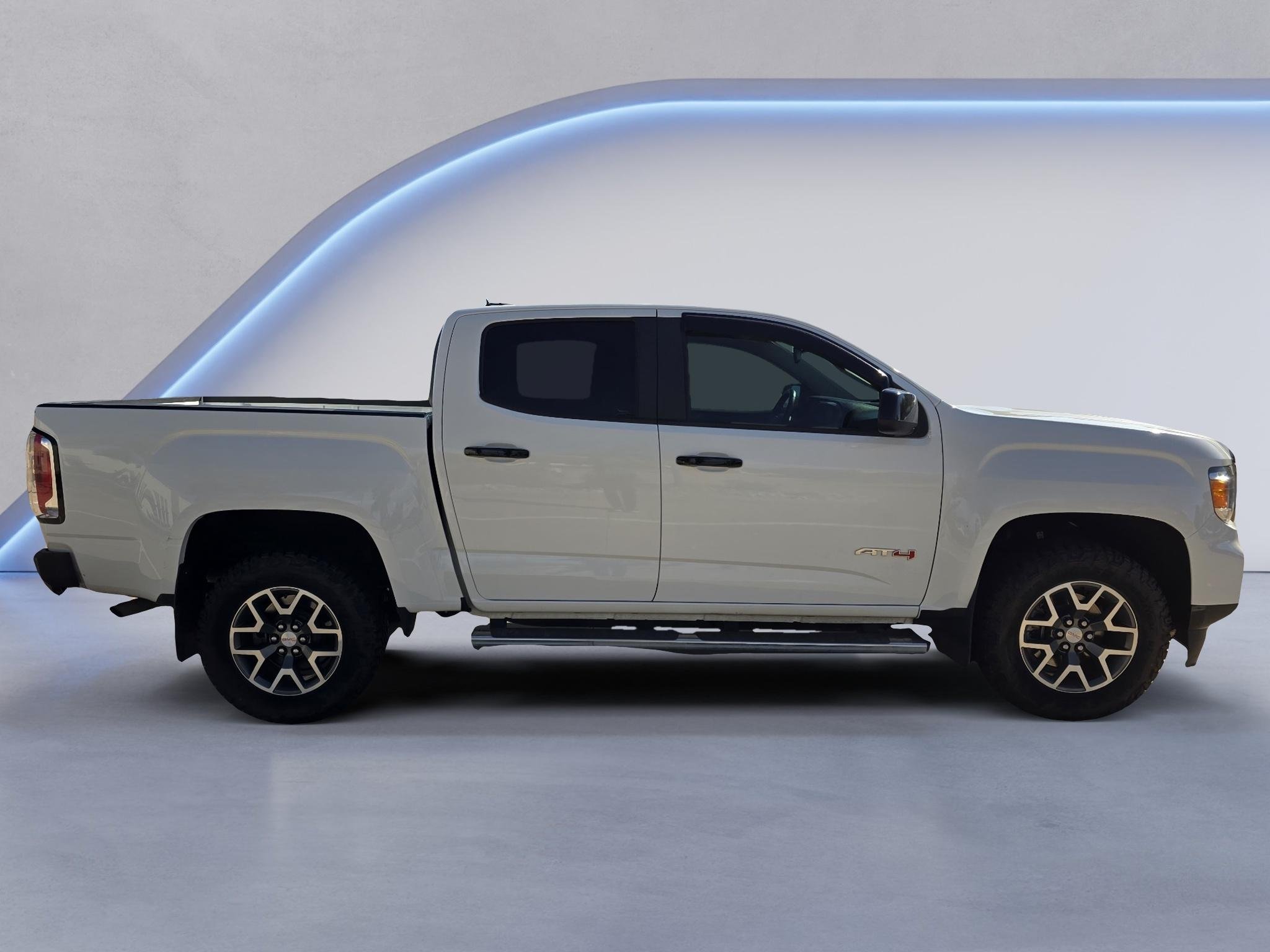 Used 2021 Summit White GMC 4WD AT4 w/Cloth image 7