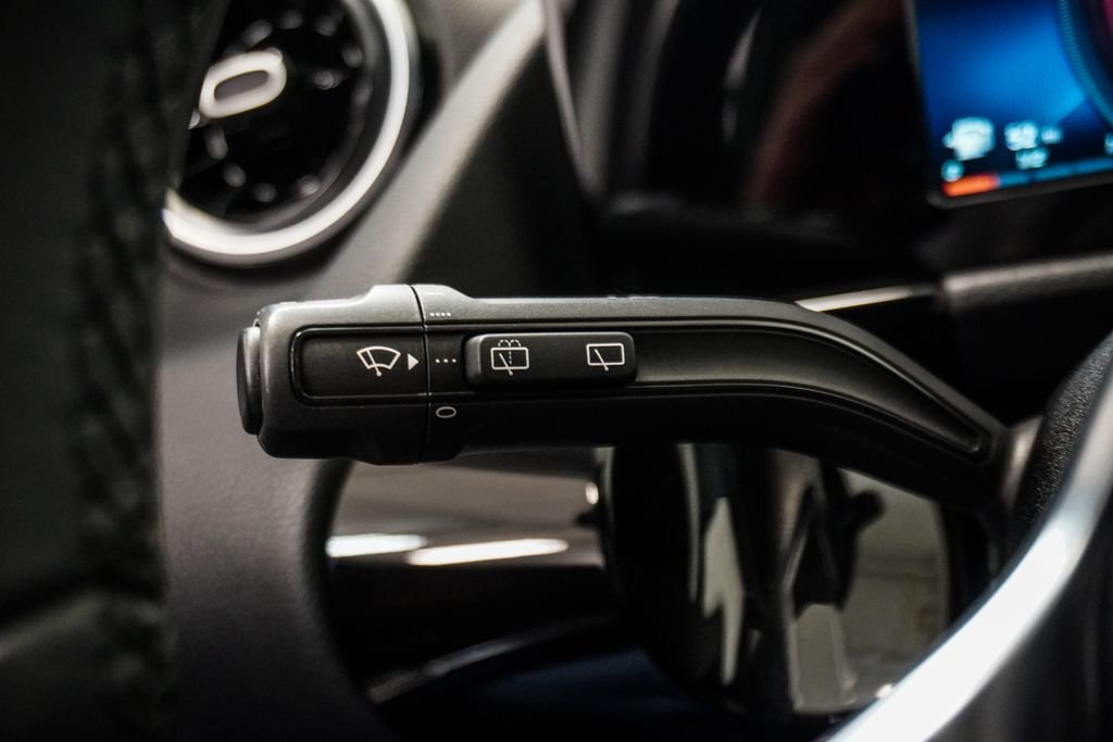 Used 2022 White Mercedes-Benz GLA 250 image 19