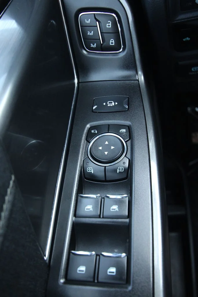 Used 2023  Ford Lariat image 25