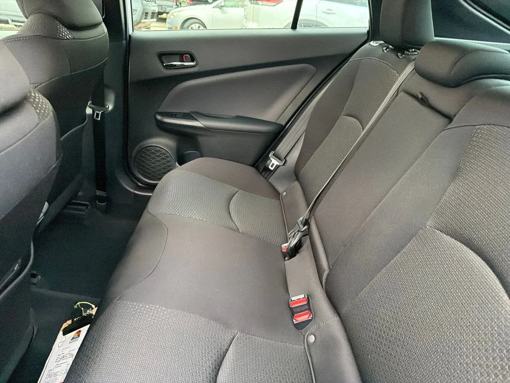 2021 Toyota Prius LE - Photo 29