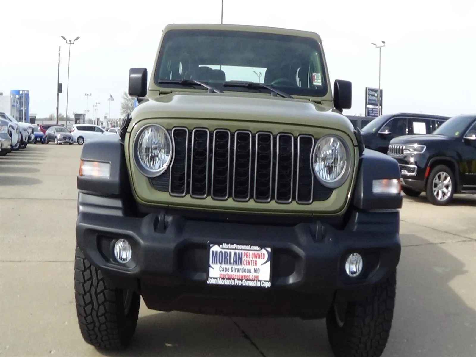Certified Used 2025  Jeep Sport image 3