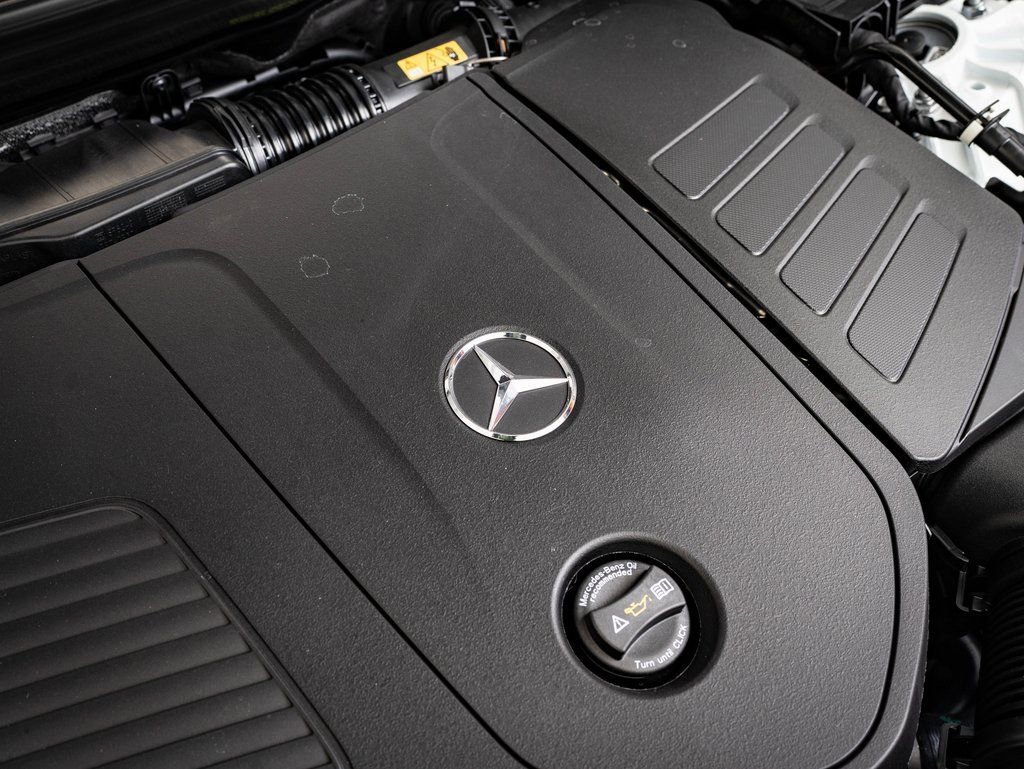 Used 2025 Polar White Mercedes-Benz GLC 300 image 38