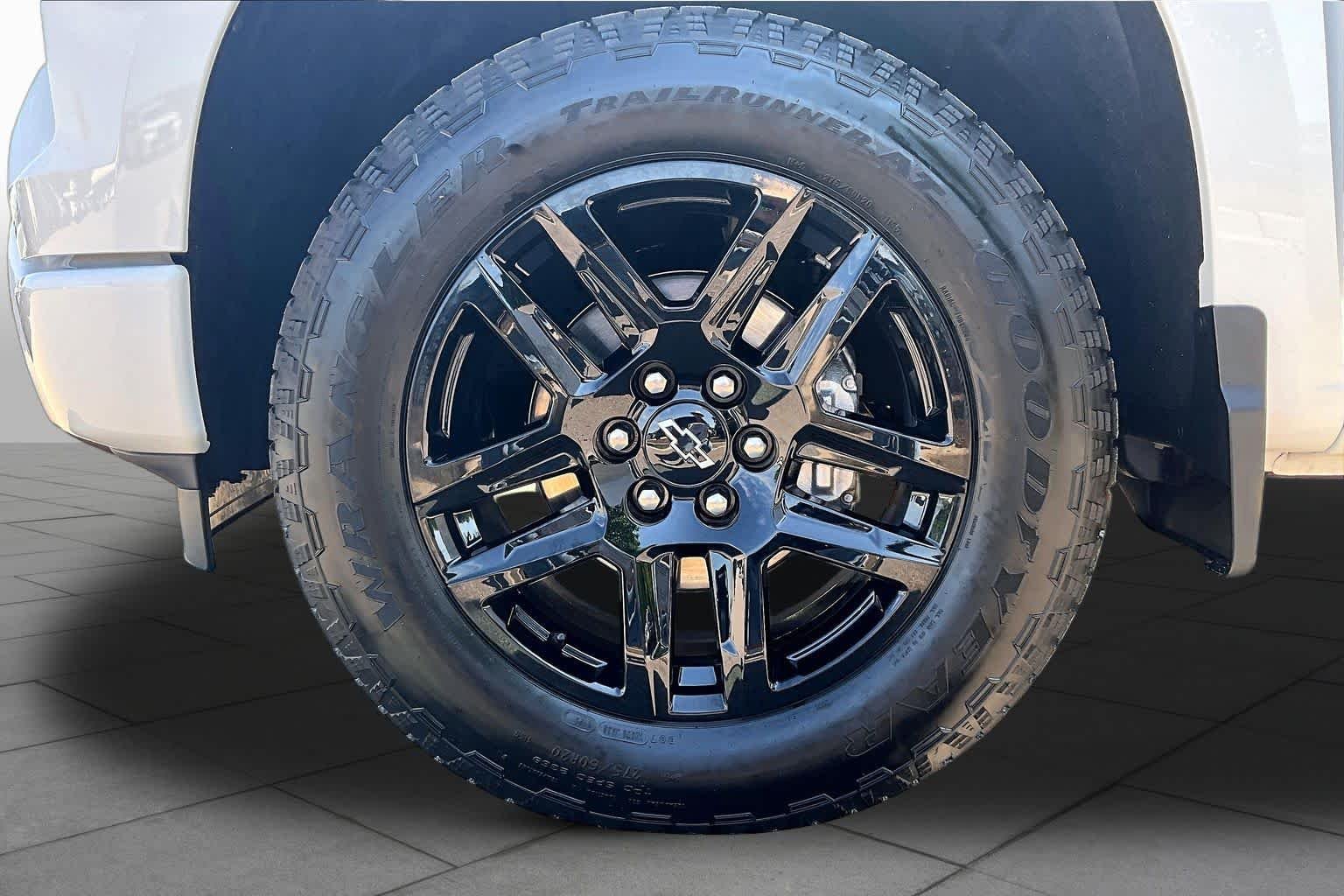 2025 Chevrolet Silverado 1500 Custom - Photo 10