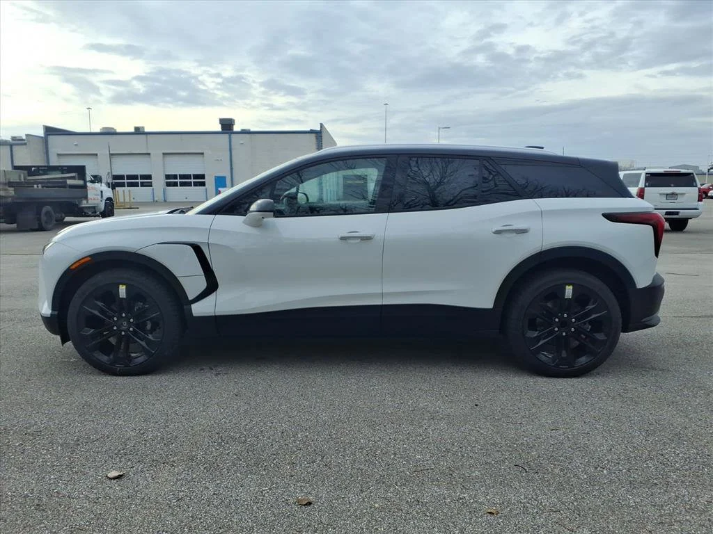 New 2026 Summit White Chevrolet LT image 3