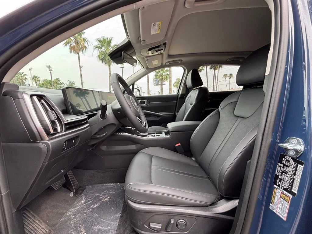 2025 Kia Sorento S - Photo 15