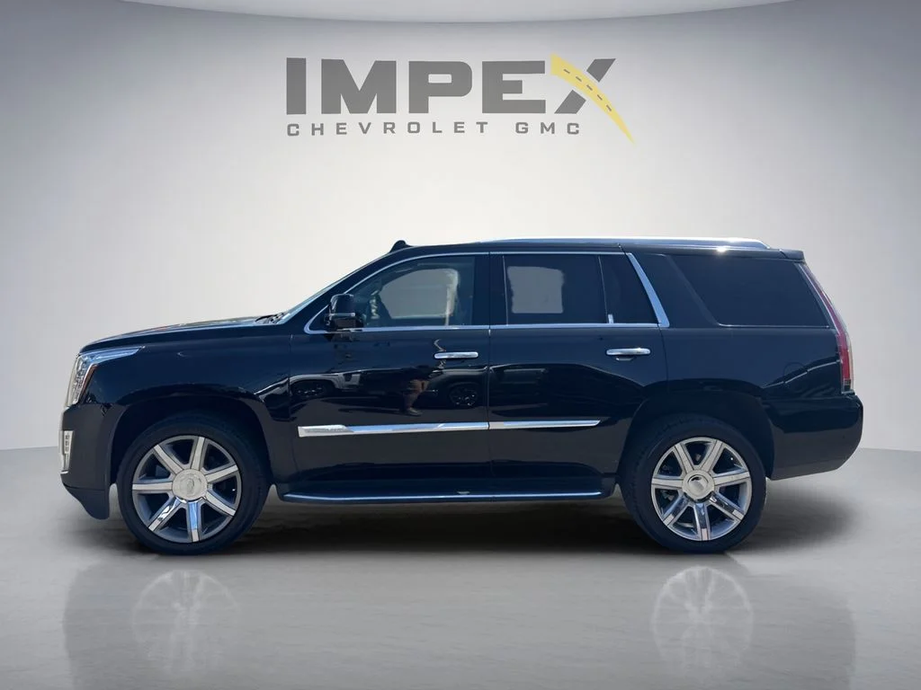 Used 2018  Cadillac Premium Luxury image 2