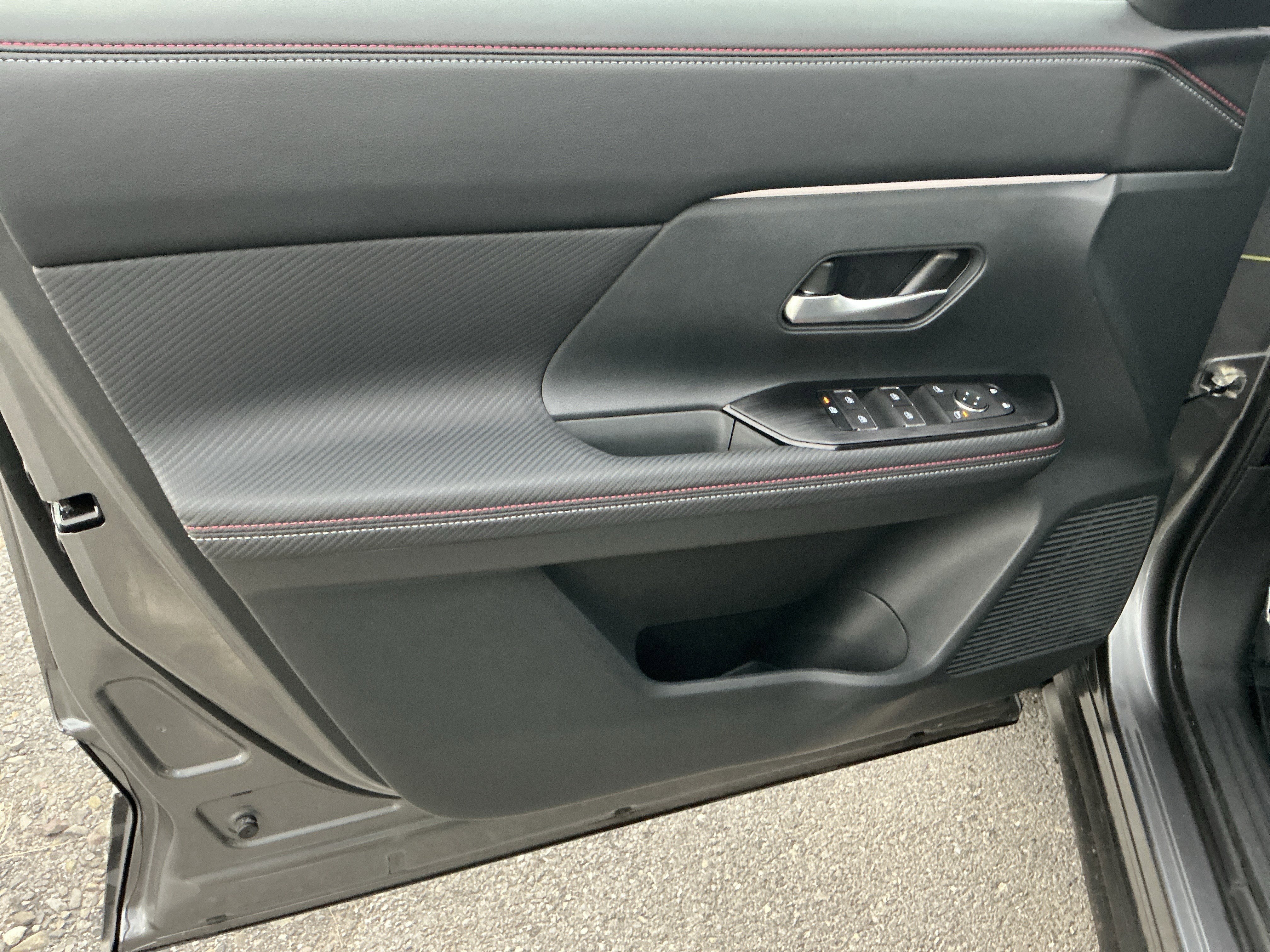 Used 2025 Gun Metallic/Super Black Nissan  image 18